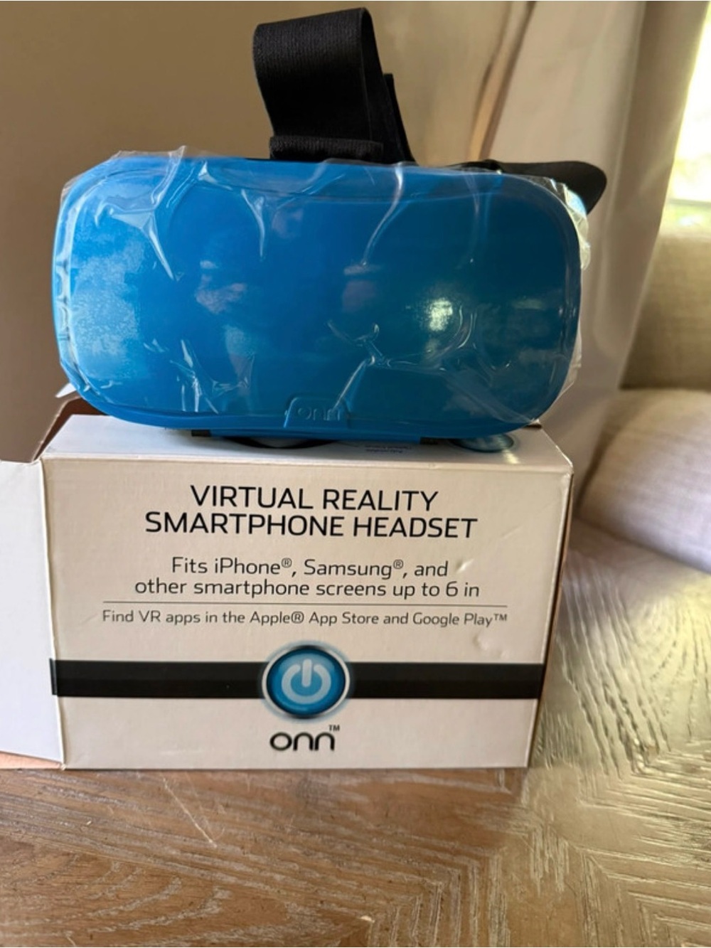 On Running Bright Blue Smartphone VR Headset with Black Strap